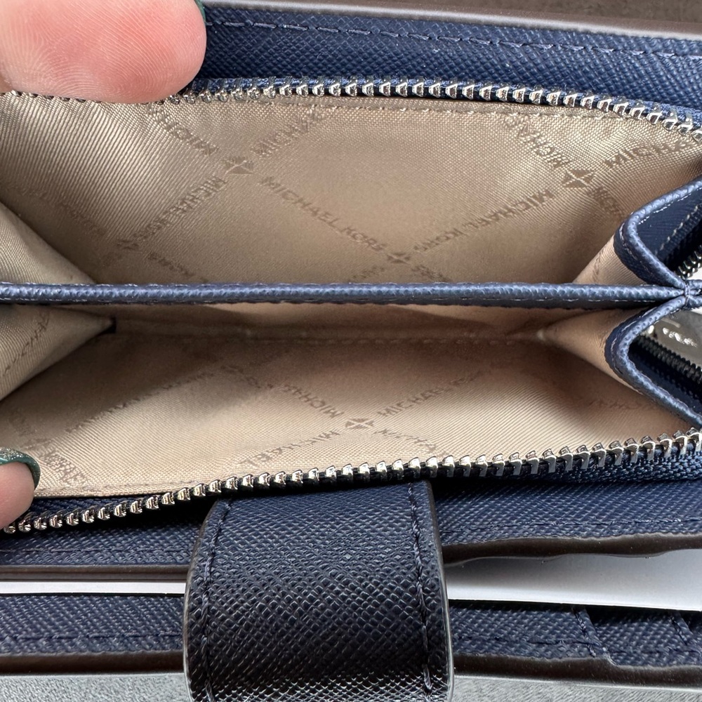 Michael Michael Kors Jet Set Travel Navy Leather Zip Wallet | NWT - Picture 11 of 13